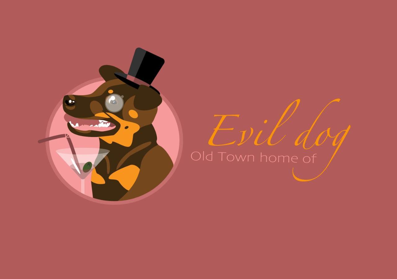 Old Town Home Of Evil Dog Аеропорт Вільнюс Екстер'єр фото